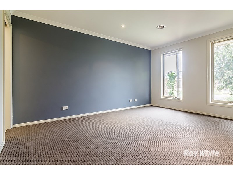 12 Charlbury Crescent, Cranbourne North VIC 3977