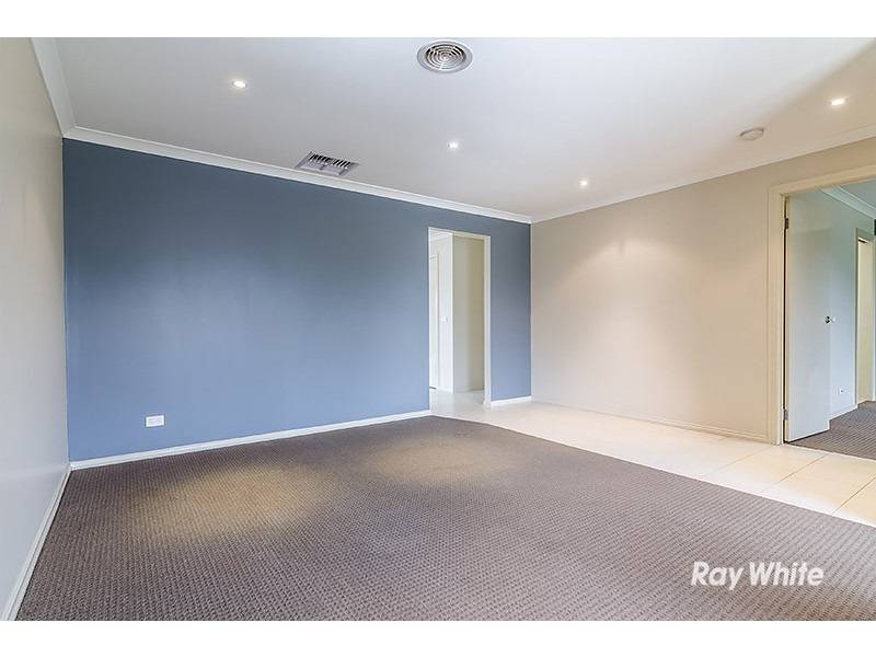 12 Charlbury Crescent, Cranbourne North VIC 3977