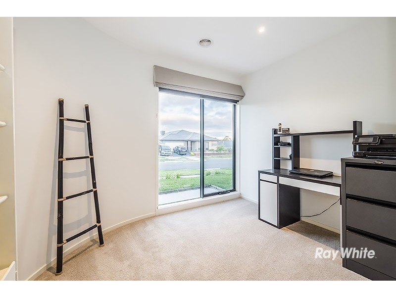 6 Chief Court, Cranbourne East VIC 3977