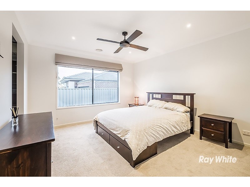 6 Chief Court, Cranbourne East VIC 3977
