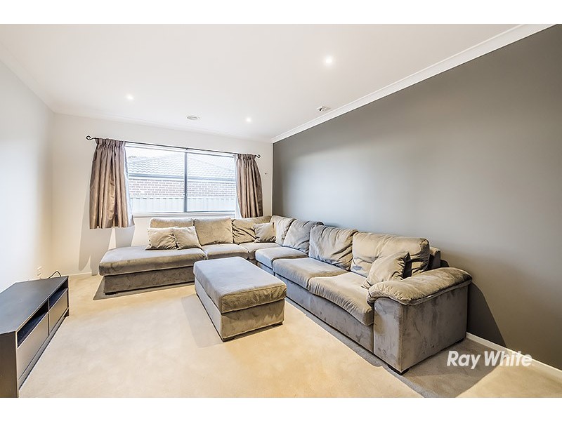 6 Chief Court, Cranbourne East VIC 3977