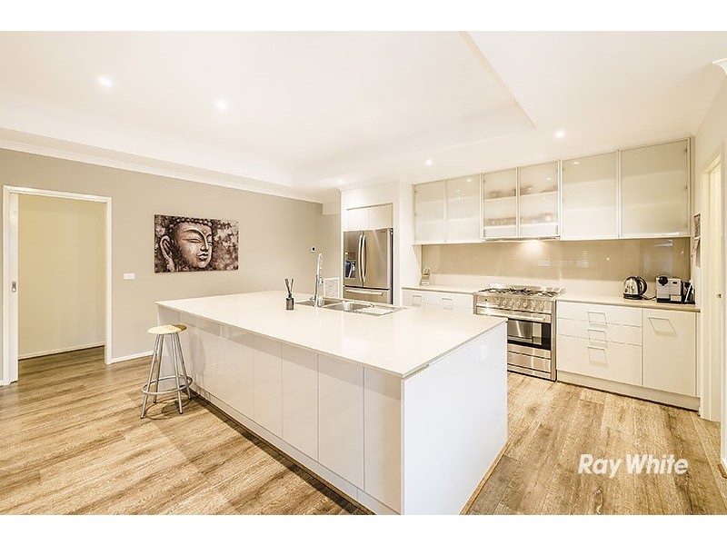 6 Chief Court, Cranbourne East VIC 3977