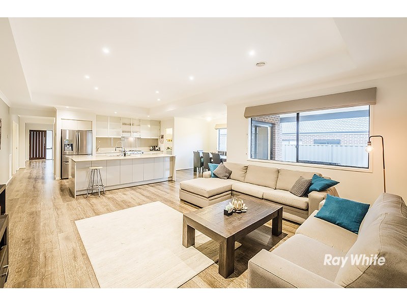 6 Chief Court, Cranbourne East VIC 3977