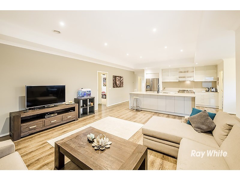 6 Chief Court, Cranbourne East VIC 3977