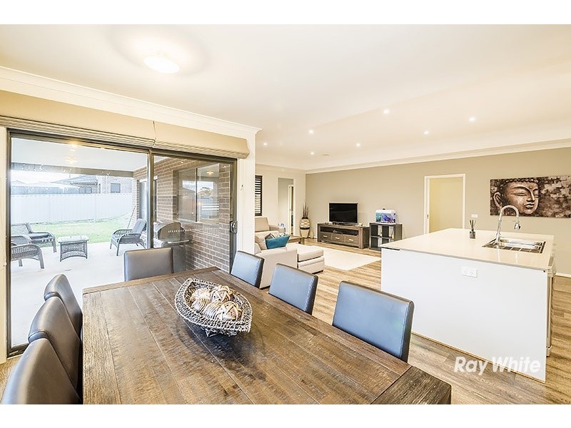 6 Chief Court, Cranbourne East VIC 3977