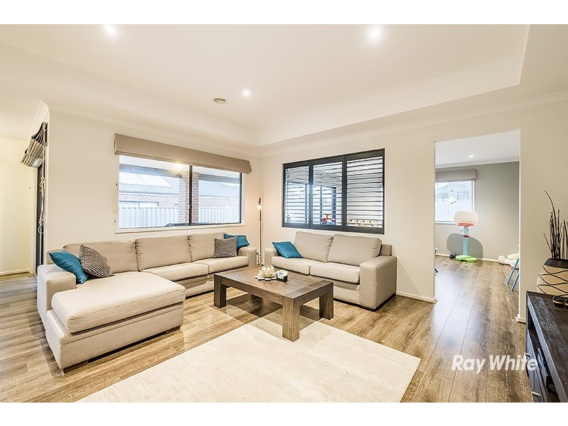 6 Chief Court, Cranbourne East VIC 3977