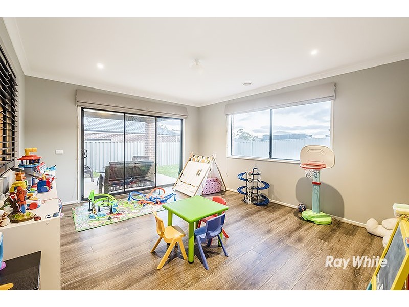 6 Chief Court, Cranbourne East VIC 3977