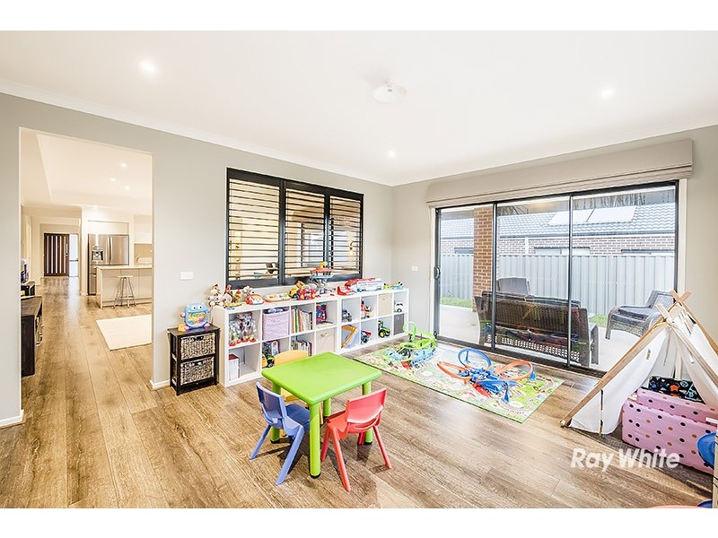 6 Chief Court, Cranbourne East VIC 3977
