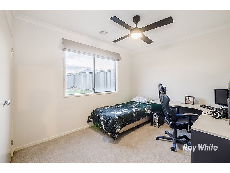 6 Chief Court, Cranbourne East VIC 3977