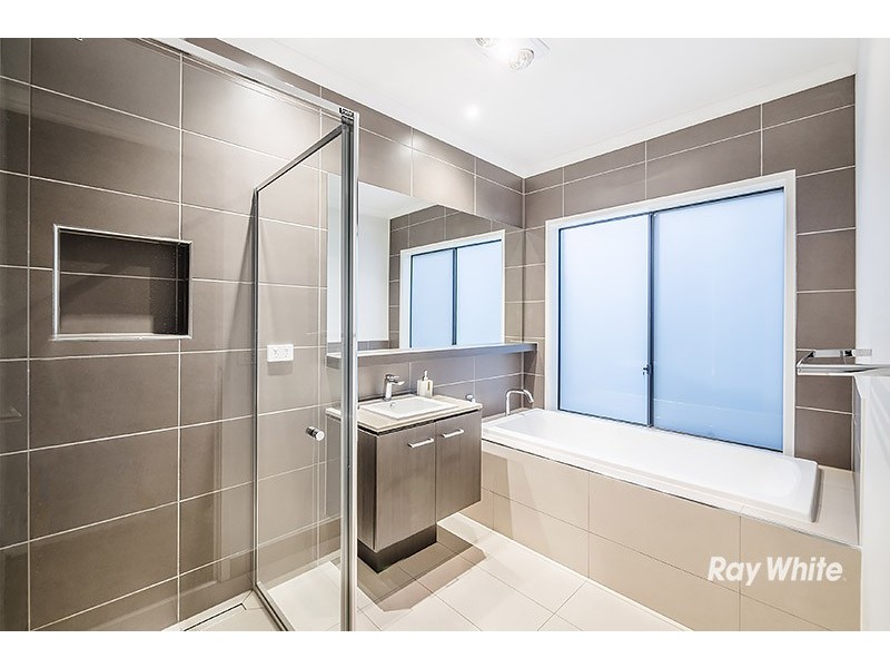 6 Chief Court, Cranbourne East VIC 3977