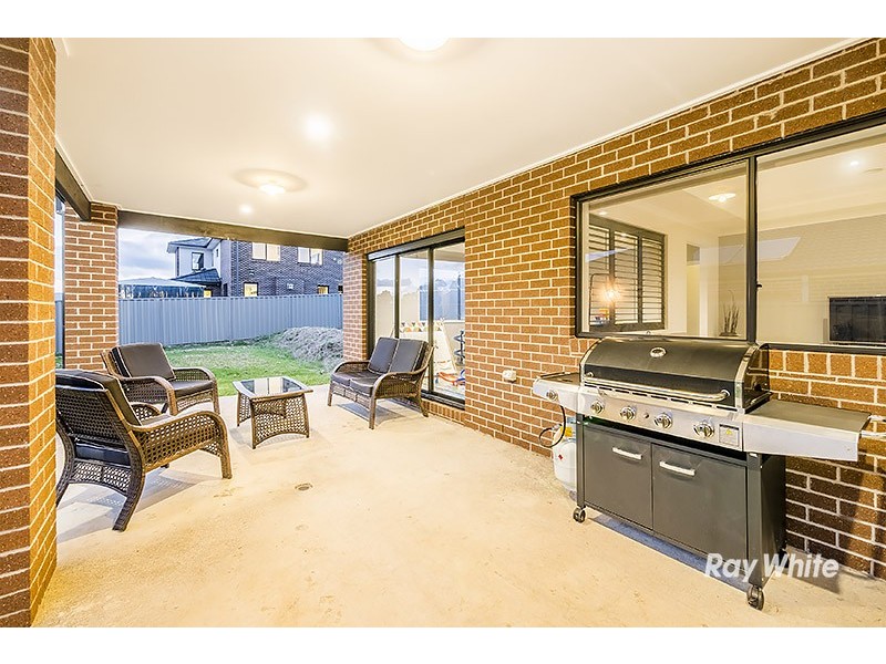 6 Chief Court, Cranbourne East VIC 3977