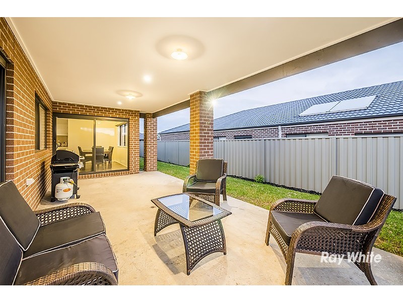 6 Chief Court, Cranbourne East VIC 3977