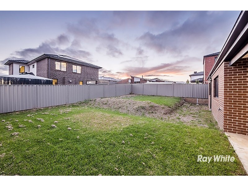 6 Chief Court, Cranbourne East VIC 3977