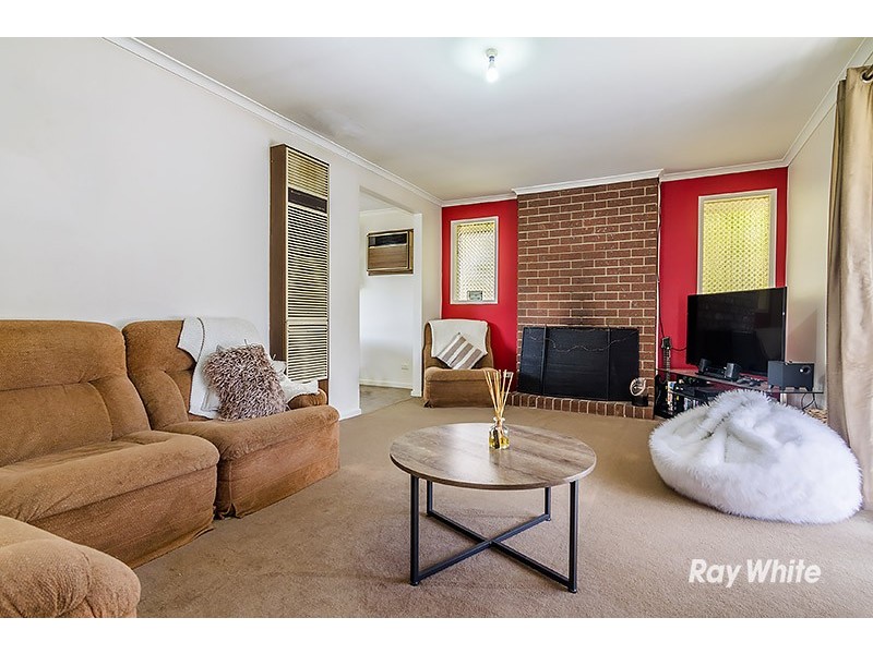 11 Thompsons Road, Cranbourne North VIC 3977
