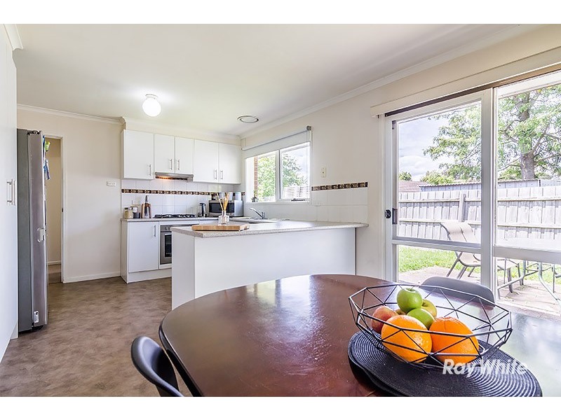 11 Thompsons Road, Cranbourne North VIC 3977