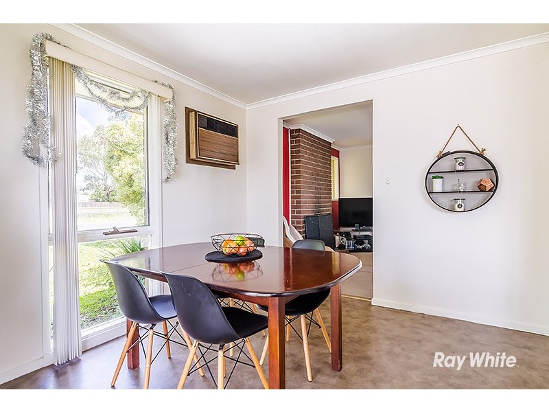 11 Thompsons Road, Cranbourne North VIC 3977