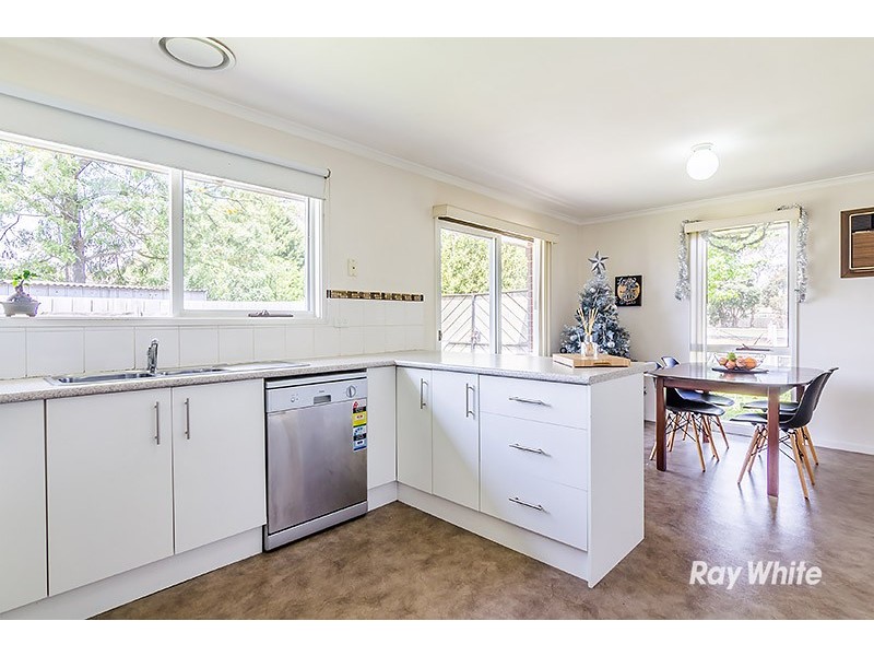 11 Thompsons Road, Cranbourne North VIC 3977