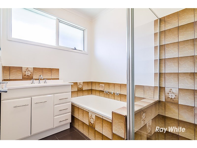 11 Thompsons Road, Cranbourne North VIC 3977