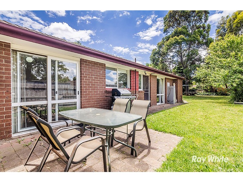 11 Thompsons Road, Cranbourne North VIC 3977