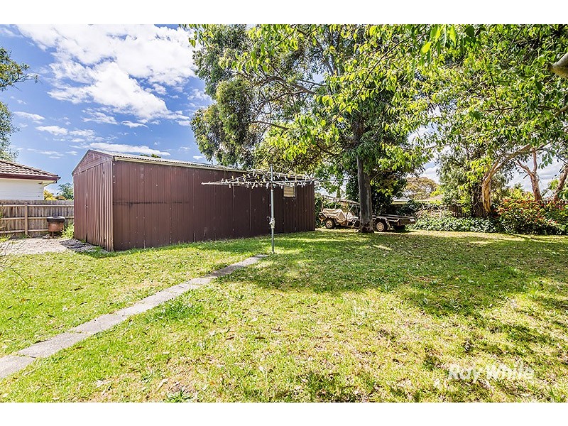 11 Thompsons Road, Cranbourne North VIC 3977