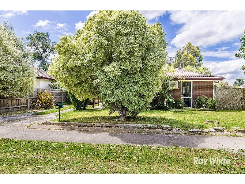 11 Thompsons Road, Cranbourne North VIC 3977