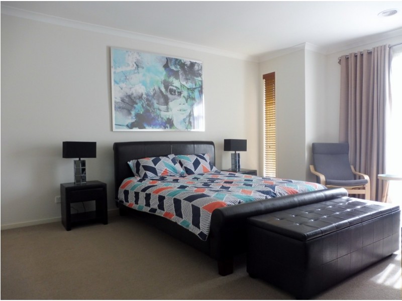 16 Black Caesar Drive, Cranbourne East VIC 3977