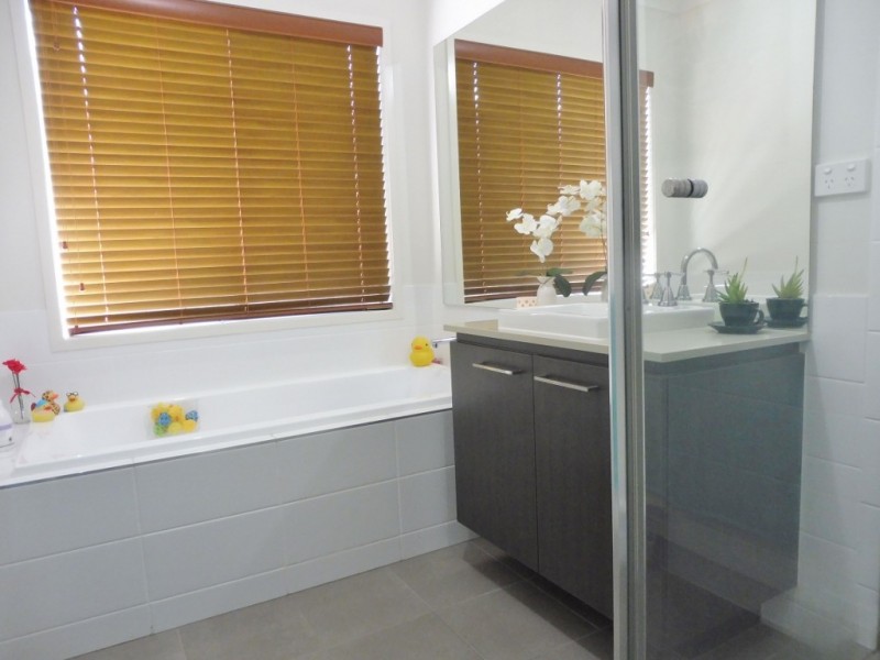 16 Black Caesar Drive, Cranbourne East VIC 3977