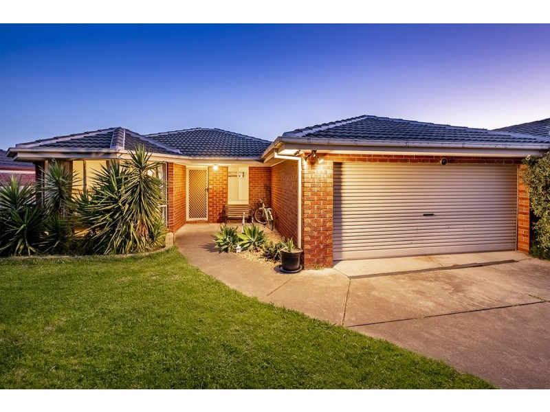 35 Cornwell Crescent, Cranbourne East VIC 3977