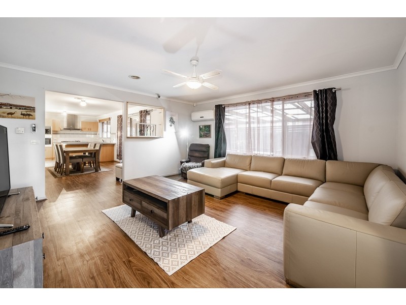 35 Cornwell Crescent, Cranbourne East VIC 3977