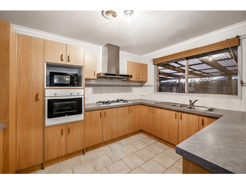 35 Cornwell Crescent, Cranbourne East VIC 3977