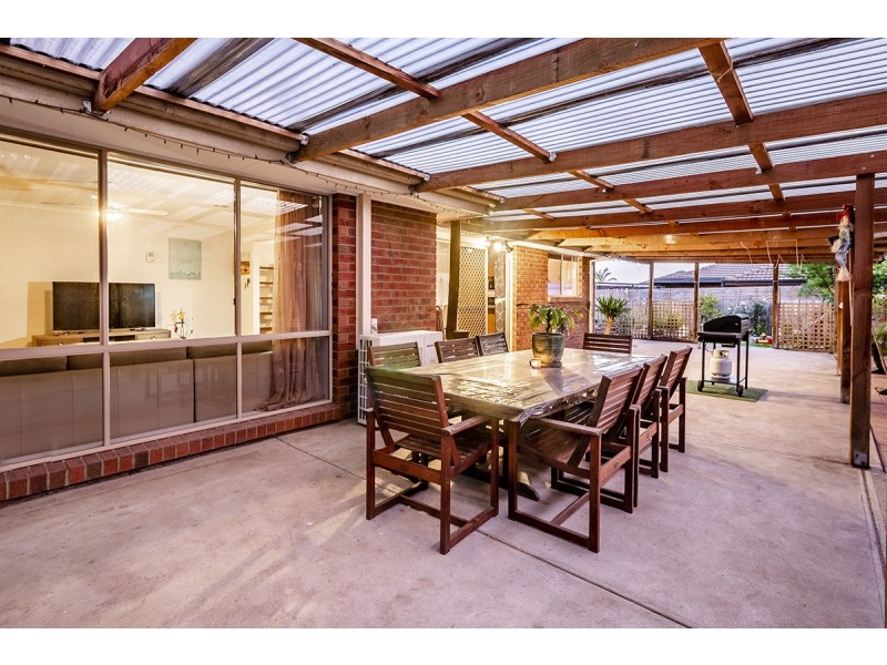 35 Cornwell Crescent, Cranbourne East VIC 3977