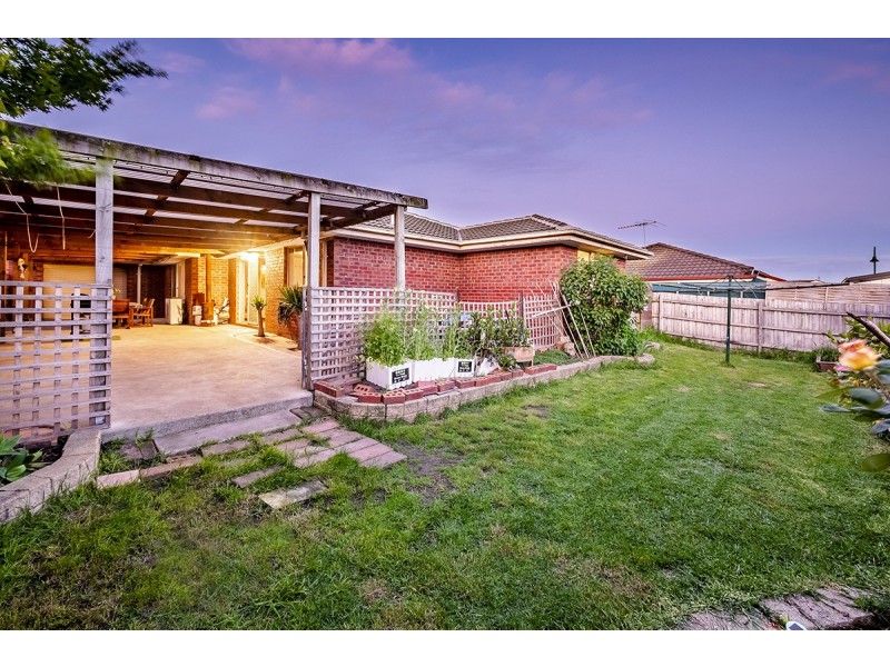 35 Cornwell Crescent, Cranbourne East VIC 3977
