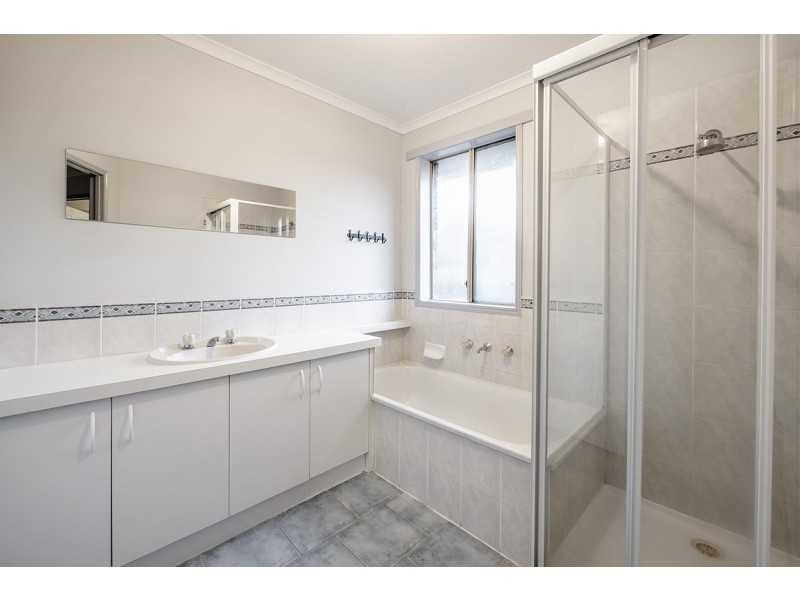 35 Cornwell Crescent, Cranbourne East VIC 3977