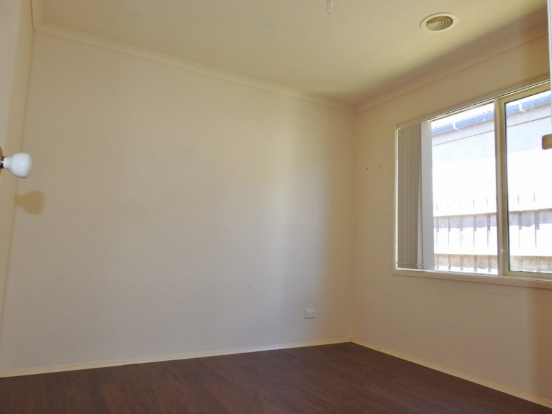 8 Michaelia Close, Cranbourne West VIC 3977