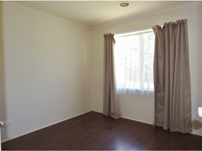 8 Michaelia Close, Cranbourne West VIC 3977
