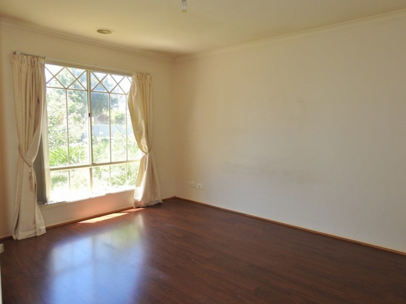 8 Michaelia Close, Cranbourne West VIC 3977