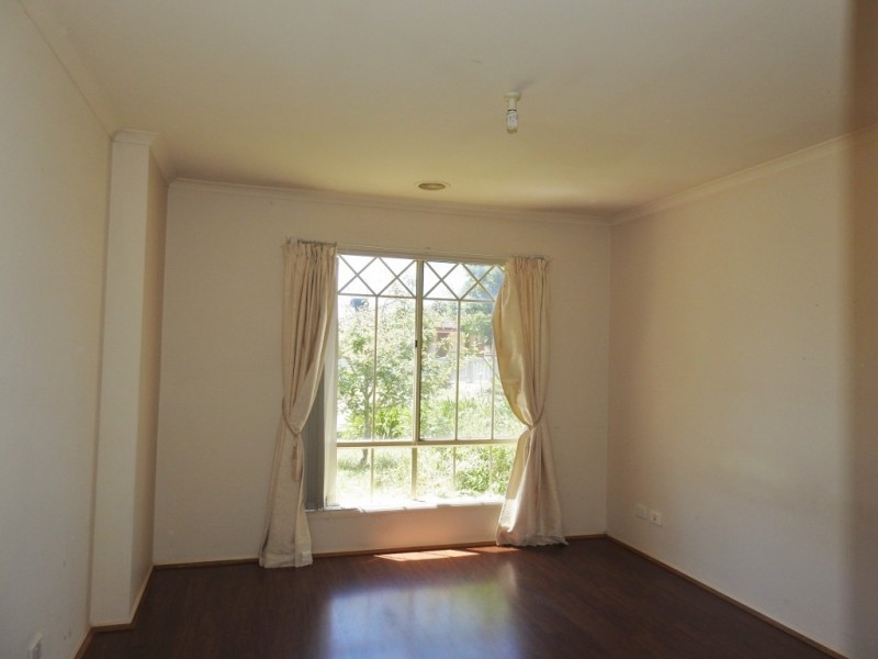 8 Michaelia Close, Cranbourne West VIC 3977