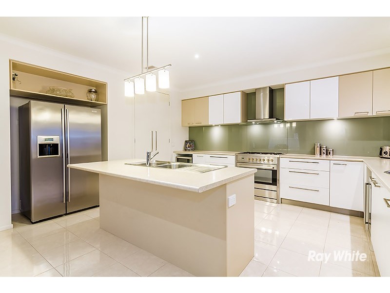 13 Sierra Boulevard, Cranbourne North VIC 3977