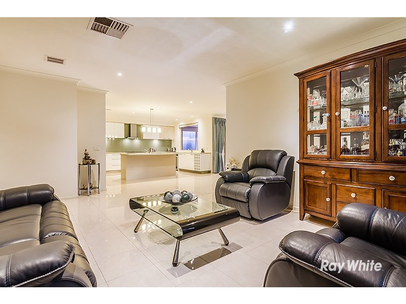 13 Sierra Boulevard, Cranbourne North VIC 3977