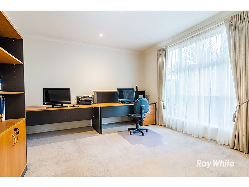 13 Sierra Boulevard, Cranbourne North VIC 3977