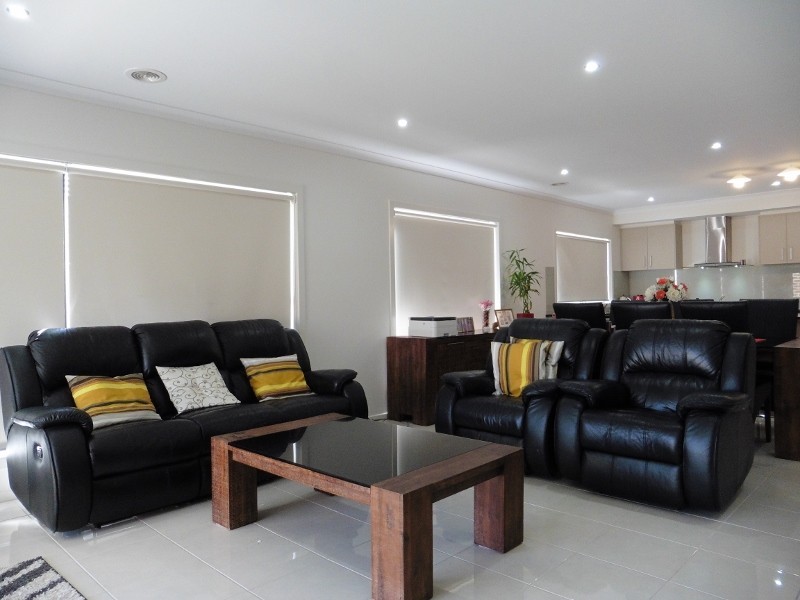 10 Atherton Way, Cranbourne West VIC 3977
