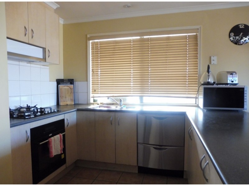 8 Fairhaven Boulevard, Cranbourne West VIC 3977