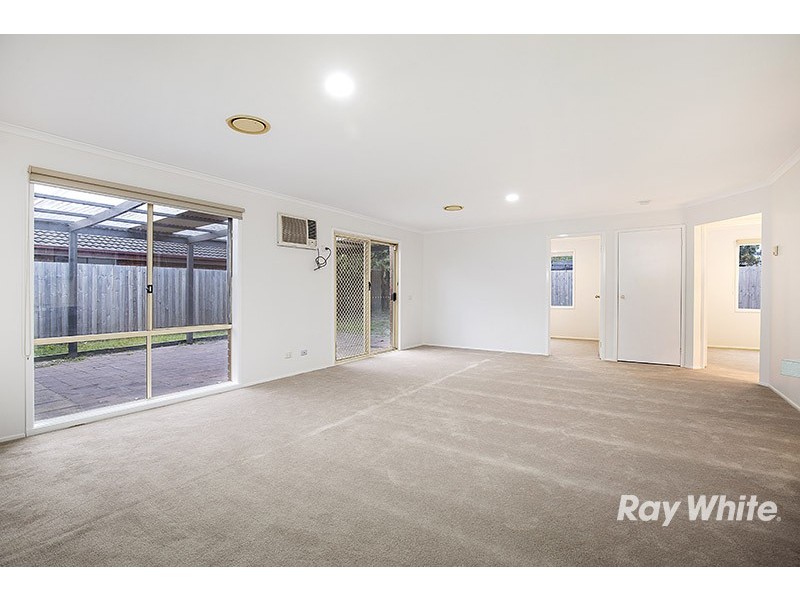 71 Courtenay Avenue, Cranbourne North VIC 3977