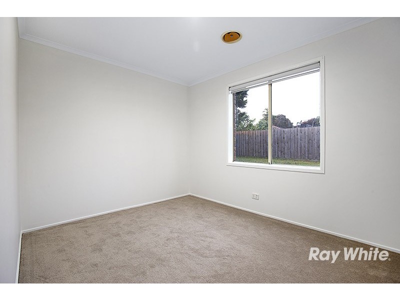 71 Courtenay Avenue, Cranbourne North VIC 3977