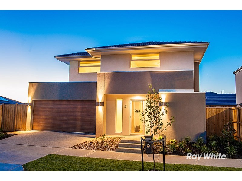 4 Mossey Crescent, Cranbourne East VIC 3977