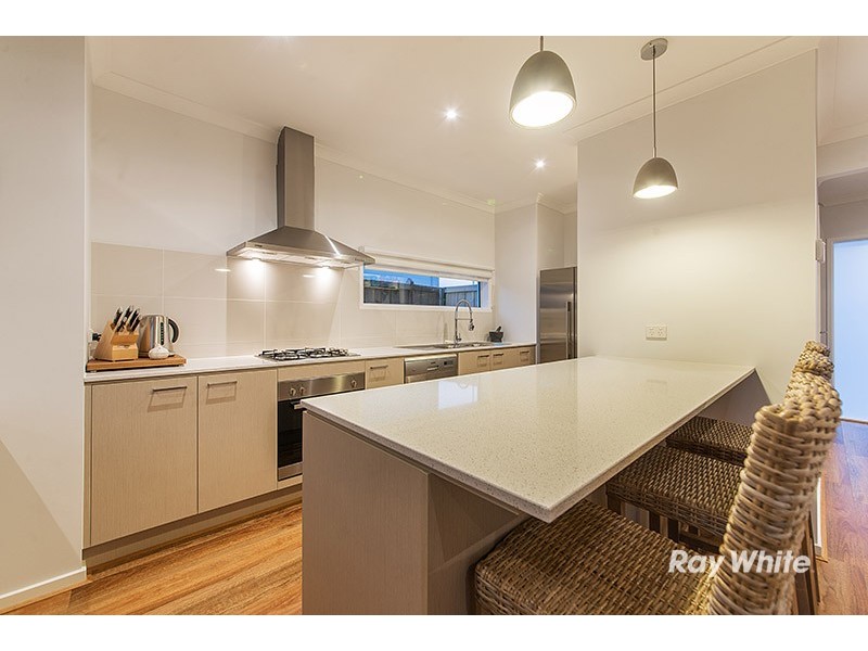 4 Mossey Crescent, Cranbourne East VIC 3977