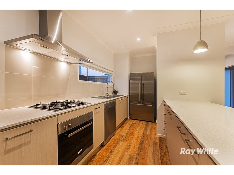 4 Mossey Crescent, Cranbourne East VIC 3977