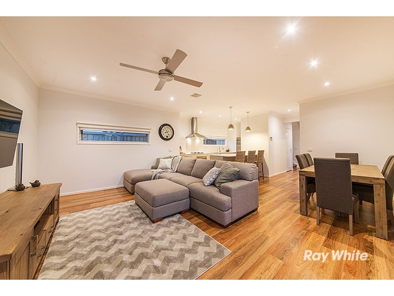4 Mossey Crescent, Cranbourne East VIC 3977