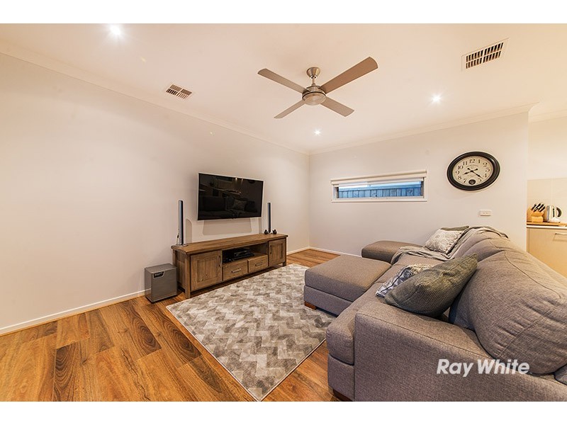 4 Mossey Crescent, Cranbourne East VIC 3977