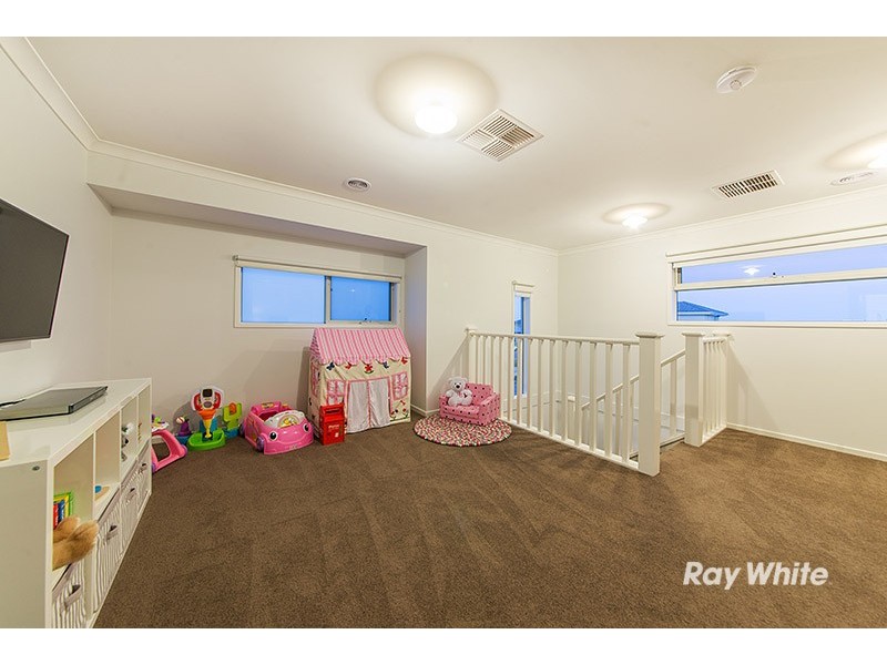 4 Mossey Crescent, Cranbourne East VIC 3977